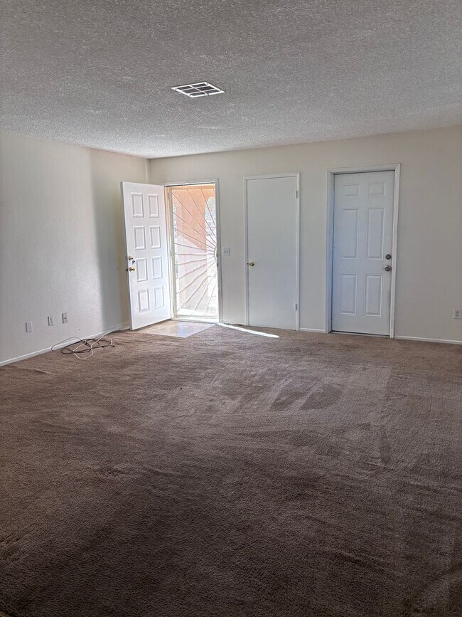 Building Photo - AVAILABLE NOW $200 off First Month Rent