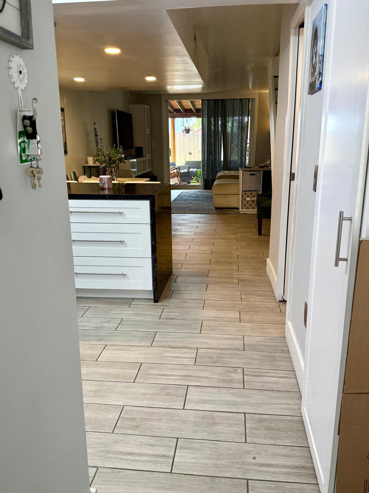 Entrance - 828 W 38th Ter