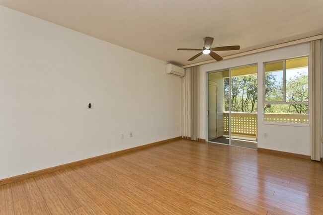 Building Photo - 3 BED, 2 BATH 2 PARKING IN GATED MOANALUA ...