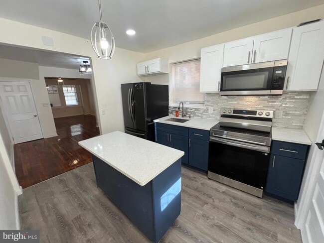 Building Photo - 254 W Sheldon St