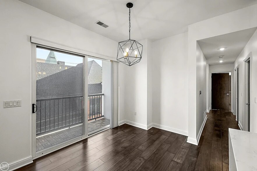 Building Photo - 438 Selden St