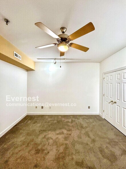 Building Photo - 215 N 19th St