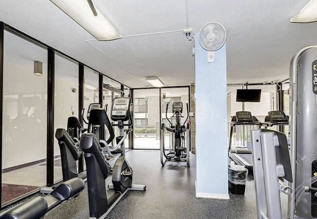 Building Photo - All-Inclusive Luxury Living in Rockville Town Center**