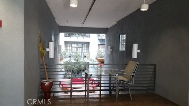 Building Photo - 420 S San Pedro St