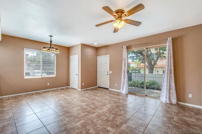 Building Photo - Private end unit townhome!! AVAILABLE JANUARY 25, 2025