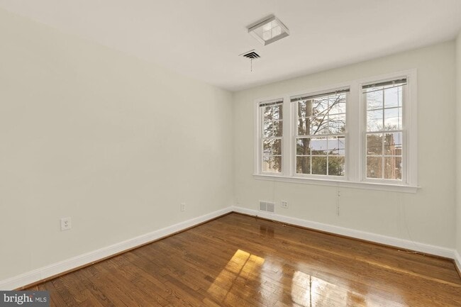 Building Photo - 2736 Stephenson Ln NW