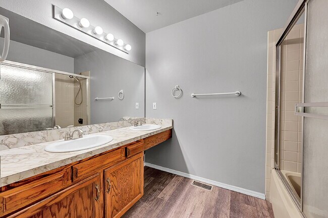 Building Photo - $1,995 - 3 Bed, 2.5 Bath Townhome in Color...