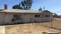 Building Photo - Charming 3-Bedroom, 2-Bathroom Home with F...