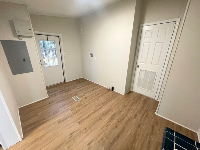 Building Photo - LEASING NOW FOR NOVEMBER 2025!