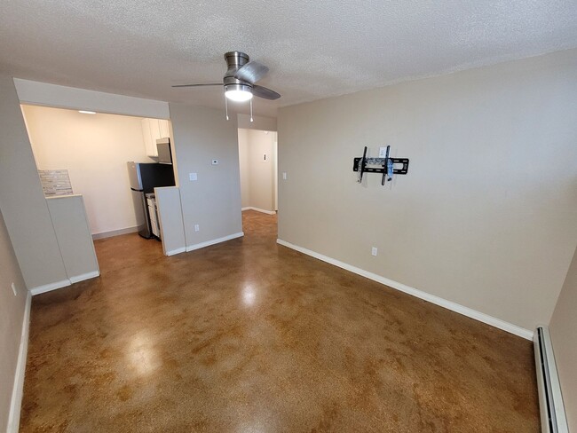 Building Photo - 809 S Circle Dr