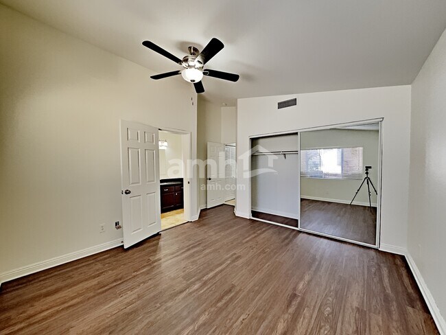 Building Photo - 8630 Tiverton Rd