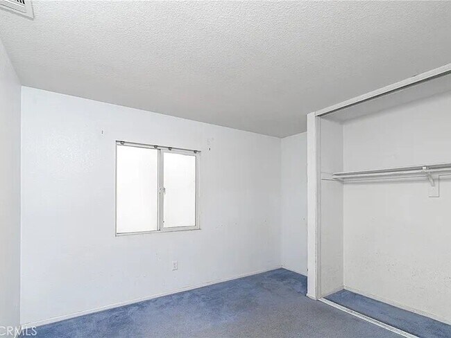 Building Photo - 10611 Plainfield St