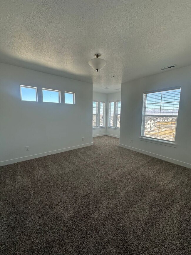Building Photo - BRAND NEW Condo in Herriman!!!