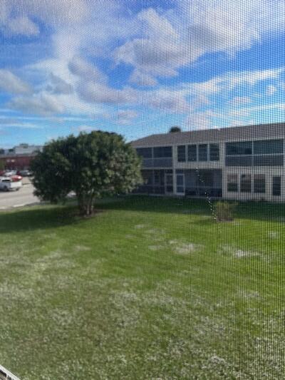 Building Photo - 37 Kingswood B