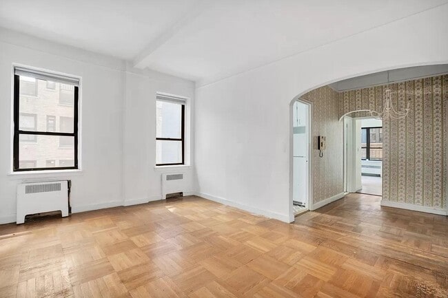 Building Photo - 157 W 79th St