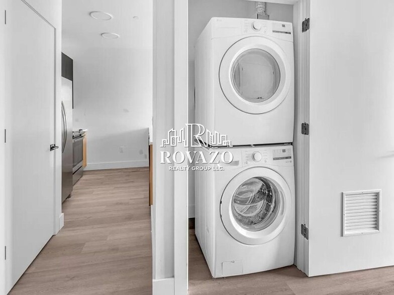 Building Photo - 39 Madison St