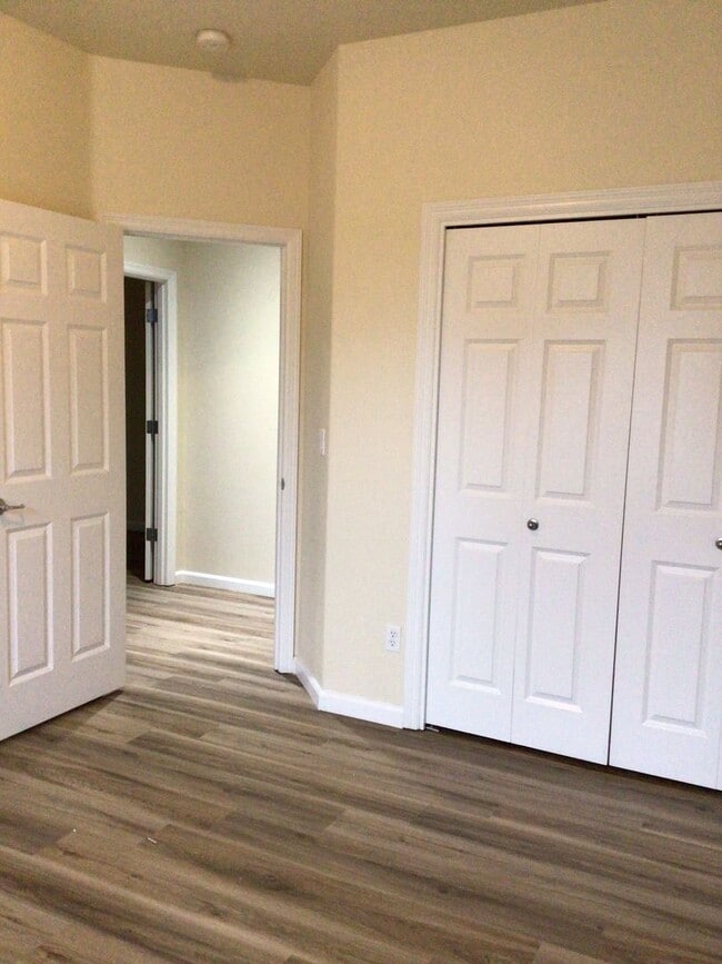Building Photo - 3 Bedroom Home in Sherwood Neighborhood