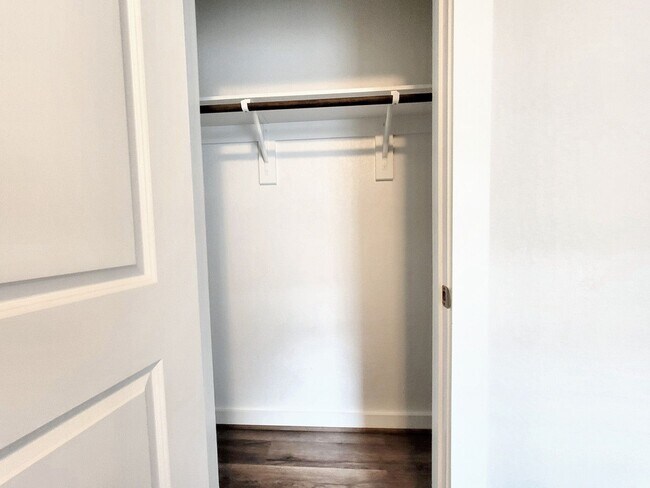 Building Photo - Beautiful 3-Bedroom, 2-Bath Modern Home fo...