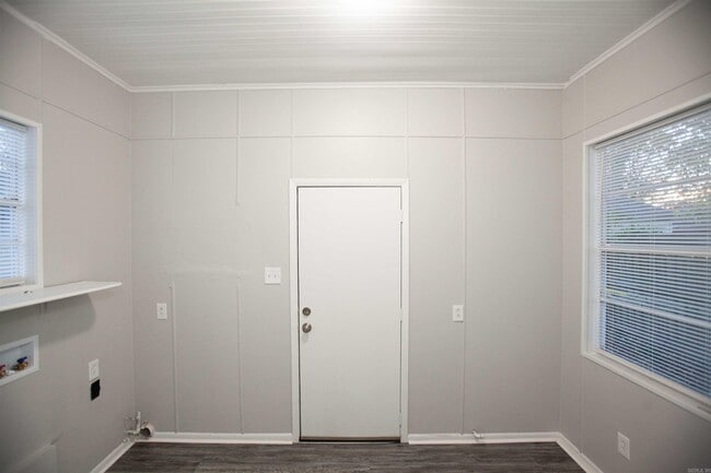 Building Photo - 5008 Lynch Dr