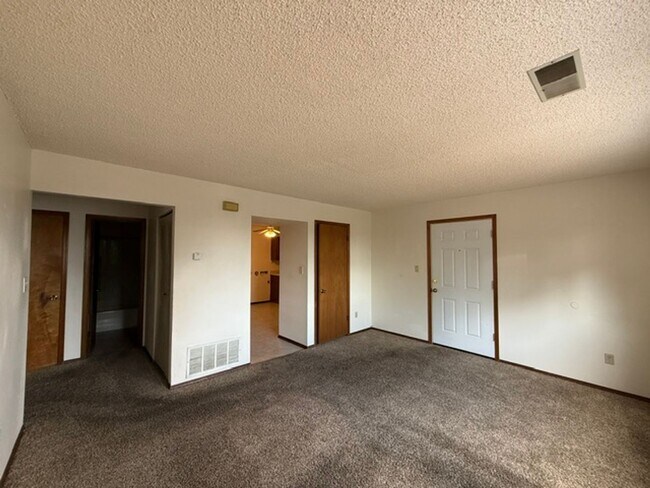 Building Photo - 1122 Yuma St