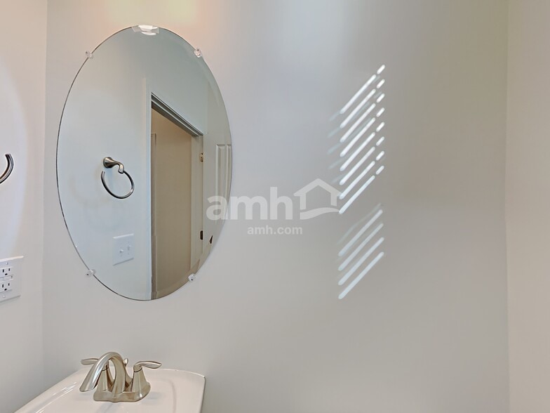 Building Photo - 1102 Amberly Wy