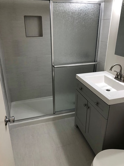 Unit B - Bathroom - 6624 Pasado Rd