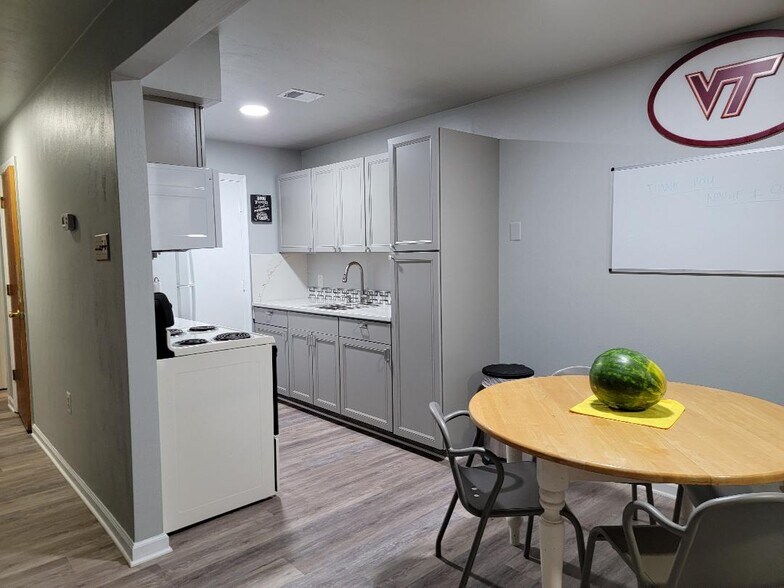 Building Photo - 1000 Progress St NW