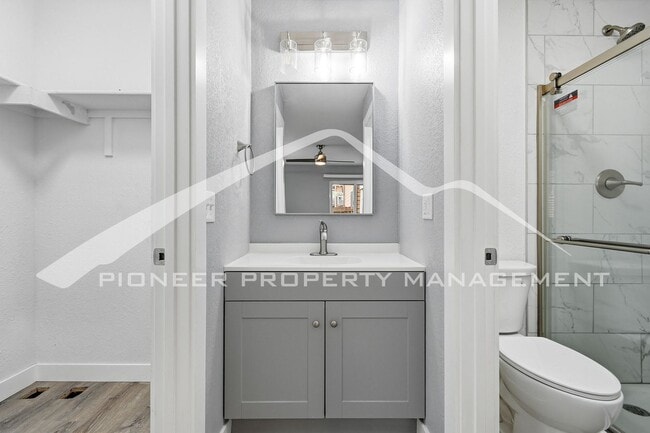 Building Photo - Gorgeous Condo with Washer/Dryer and Central AC