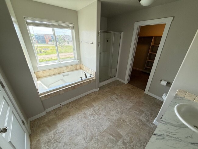 Building Photo - 4 Bedroom with 3 Car Garage in Meridian