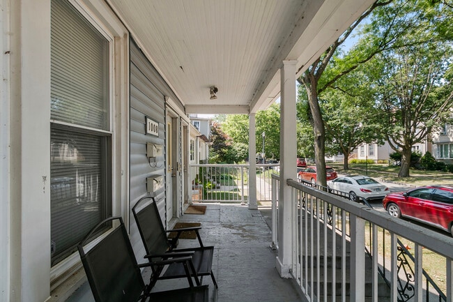 Building Photo - 1008 Garnett Pl