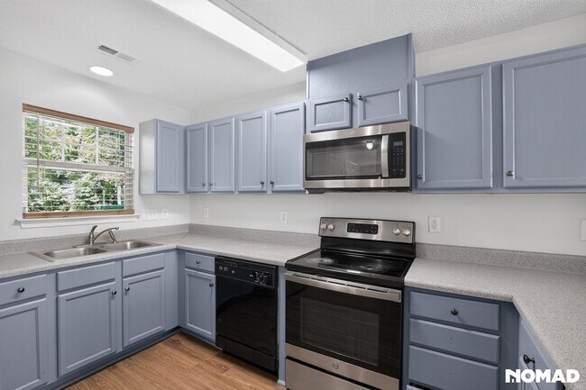 Building Photo - 805 Hopewell St