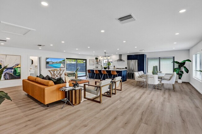 Building Photo - 5501 NE 18th Terrace