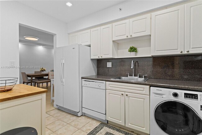 Building Photo - 2501 S Ocean Dr