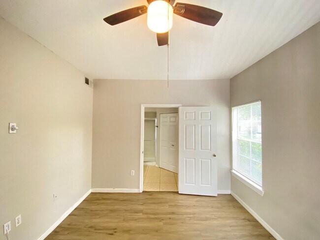 Building Photo - Park Central Gated Community!!2/2 with a G...