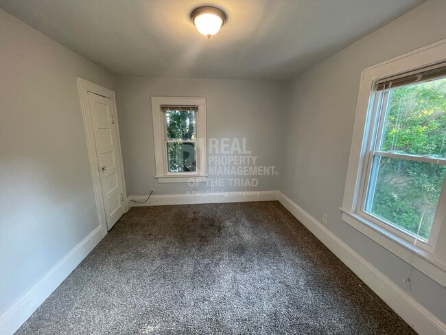 Building Photo - Unbelievable 4bd/2ba Home right next to NC...