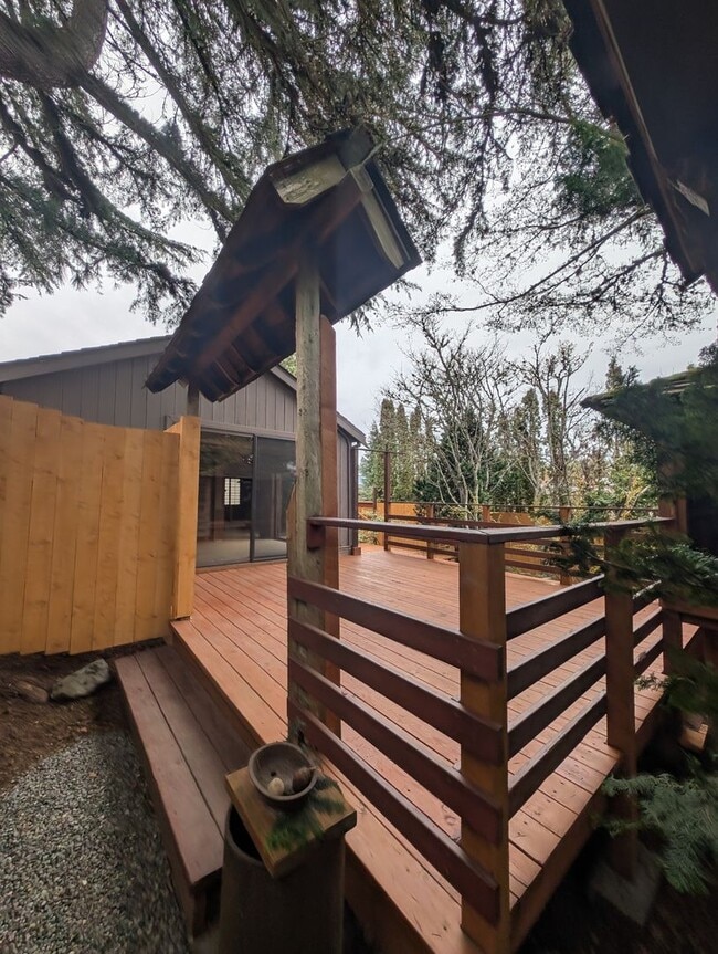 Building Photo - Rent Your Own Oasis! Available Now!