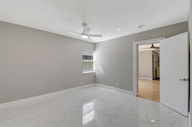 Building Photo - 320 NW 51st Ct
