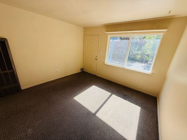 Building Photo - 2505 Kubel Ave