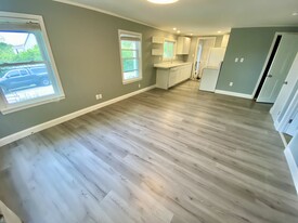 Building Photo - 1106 Highland Ave