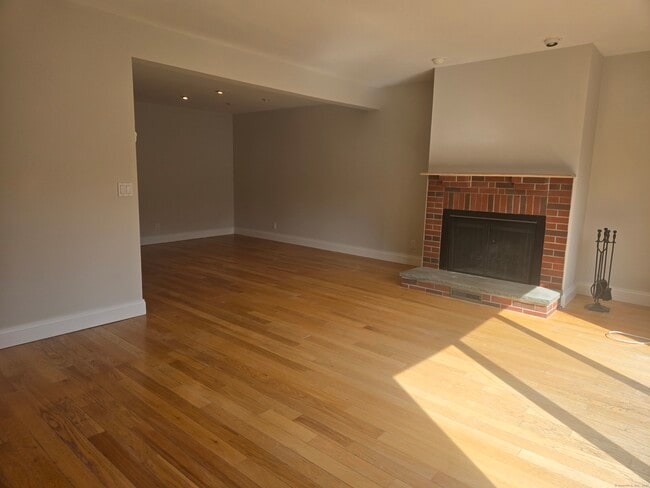 Building Photo - 237 Strawberry Hill Ave