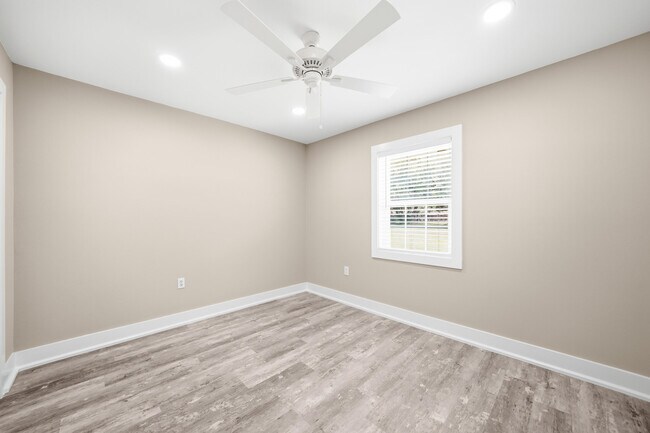 Building Photo - 942 Rue De Palms