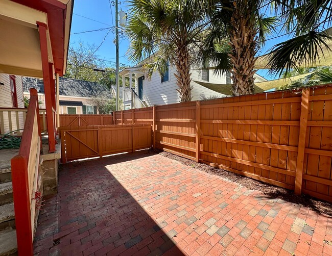 Building Photo - 1 BED | 1 BATH | PRIVATE BACK PATIO | WEST...