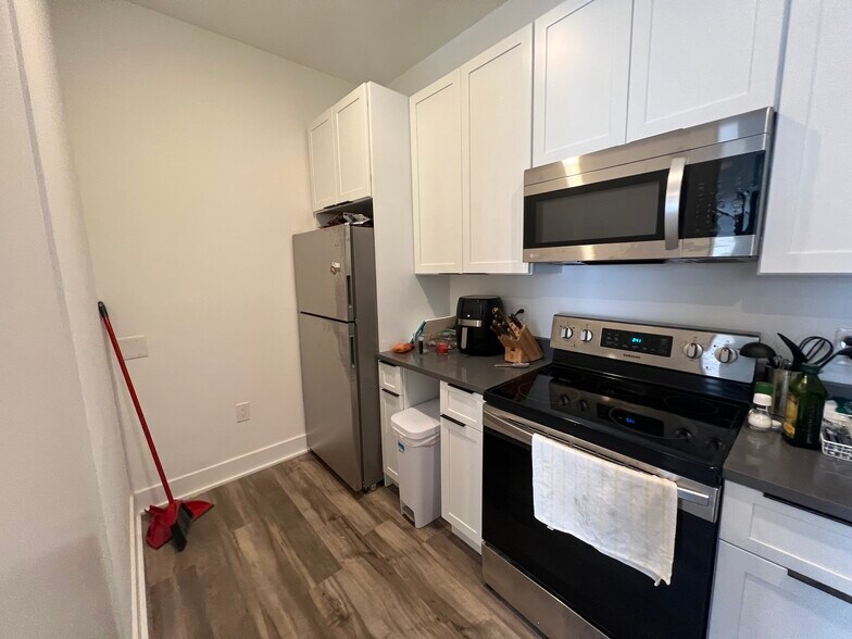 Building Photo - 1610 W Montgomery Ave