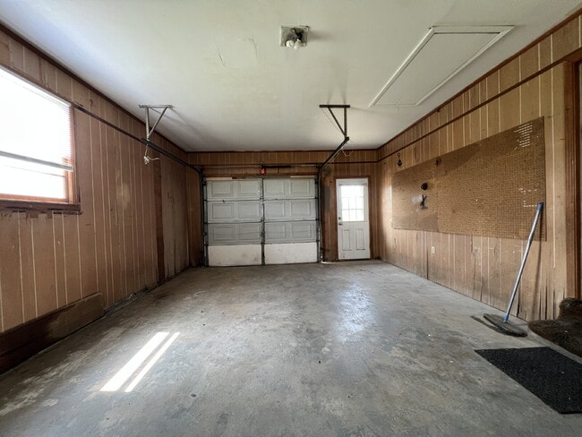 Building Photo - For Rent: 3BR, 1BA in the country