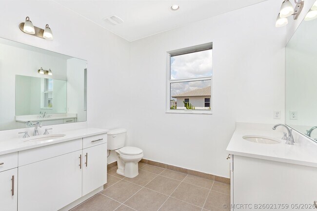 Building Photo - 6979 Pines Cir