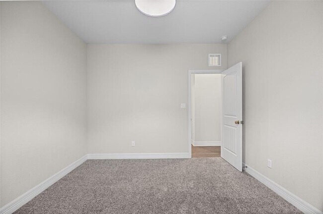 Building Photo - 124 White Steppe Way