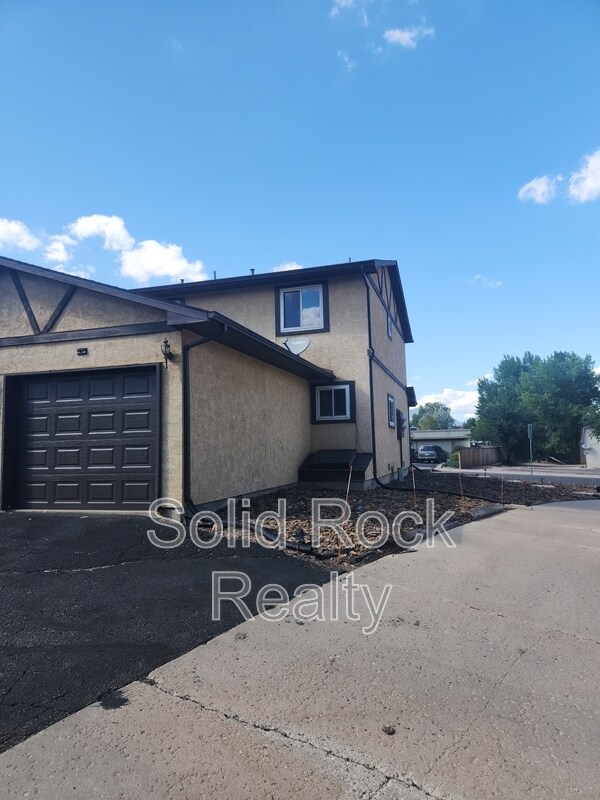 Building Photo - 1299 Vondelpark Dr