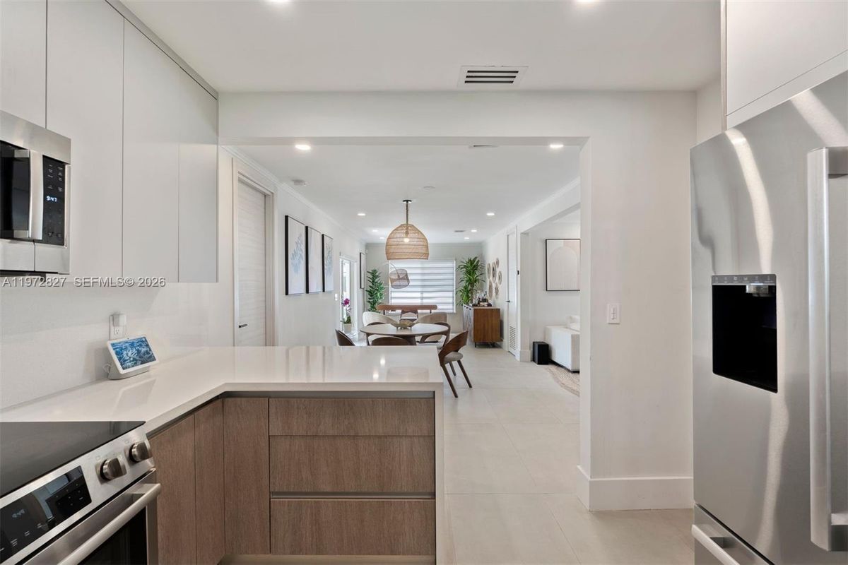 Building Photo - 45 Palermo Ave