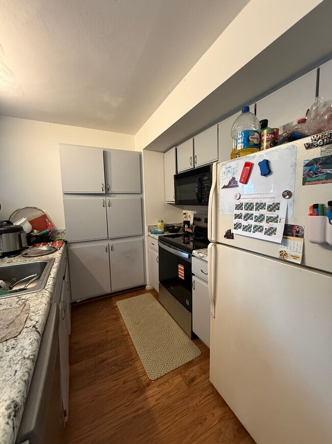 Building Photo - Easy Living Near Virginia Tech – 3BR Condo in University Place