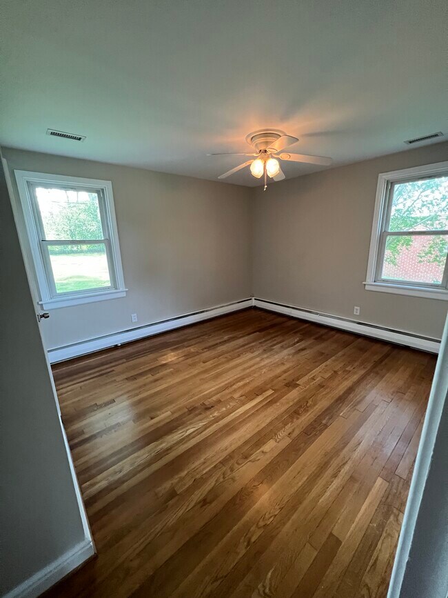 Master Bedroom - 2207 Manlyn Rd